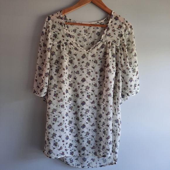 Everly Sheer Floral Blouse - Picture 3 of 5